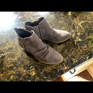 Report Drew Booties grey size 7.5